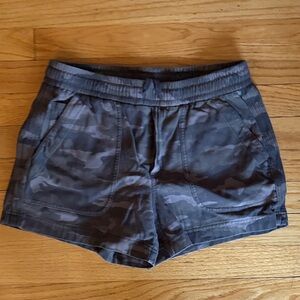 Athleta Camo Gray Women's Cargo Shorts